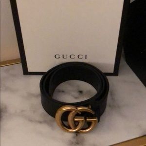 Medium size Gucci belt, comes with the box.